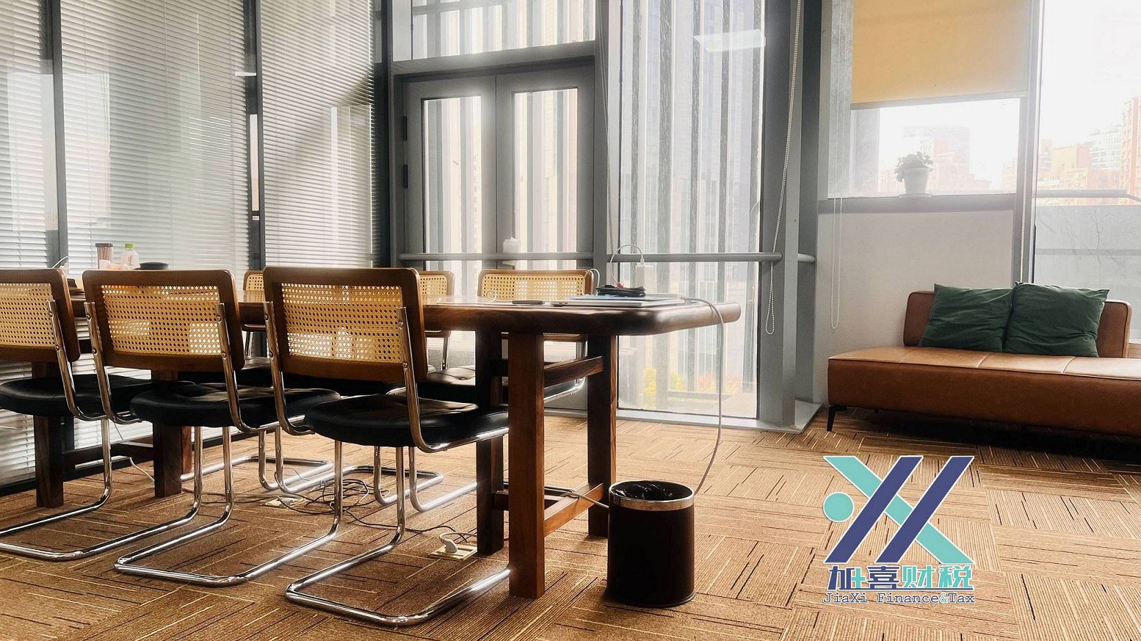 How can foreigners register a limited liability company in Shanghai?  